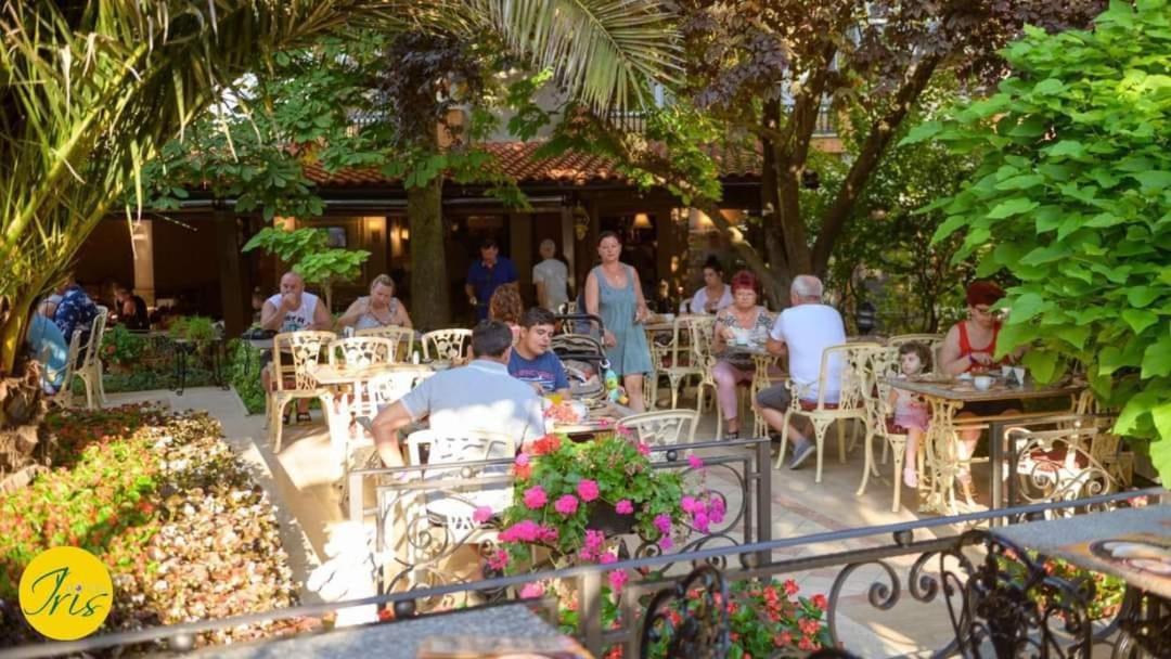 Complex Hotelier Iris-Mimoza Jupiter Buitenkant foto