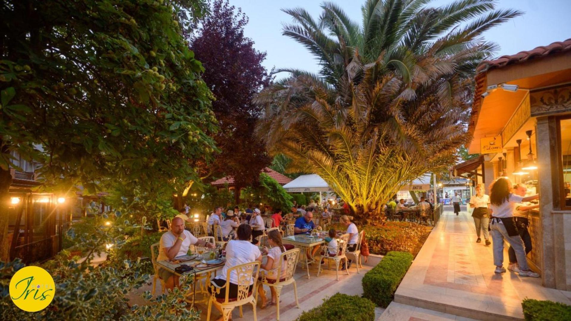 Complex Hotelier Iris-Mimoza Jupiter Buitenkant foto