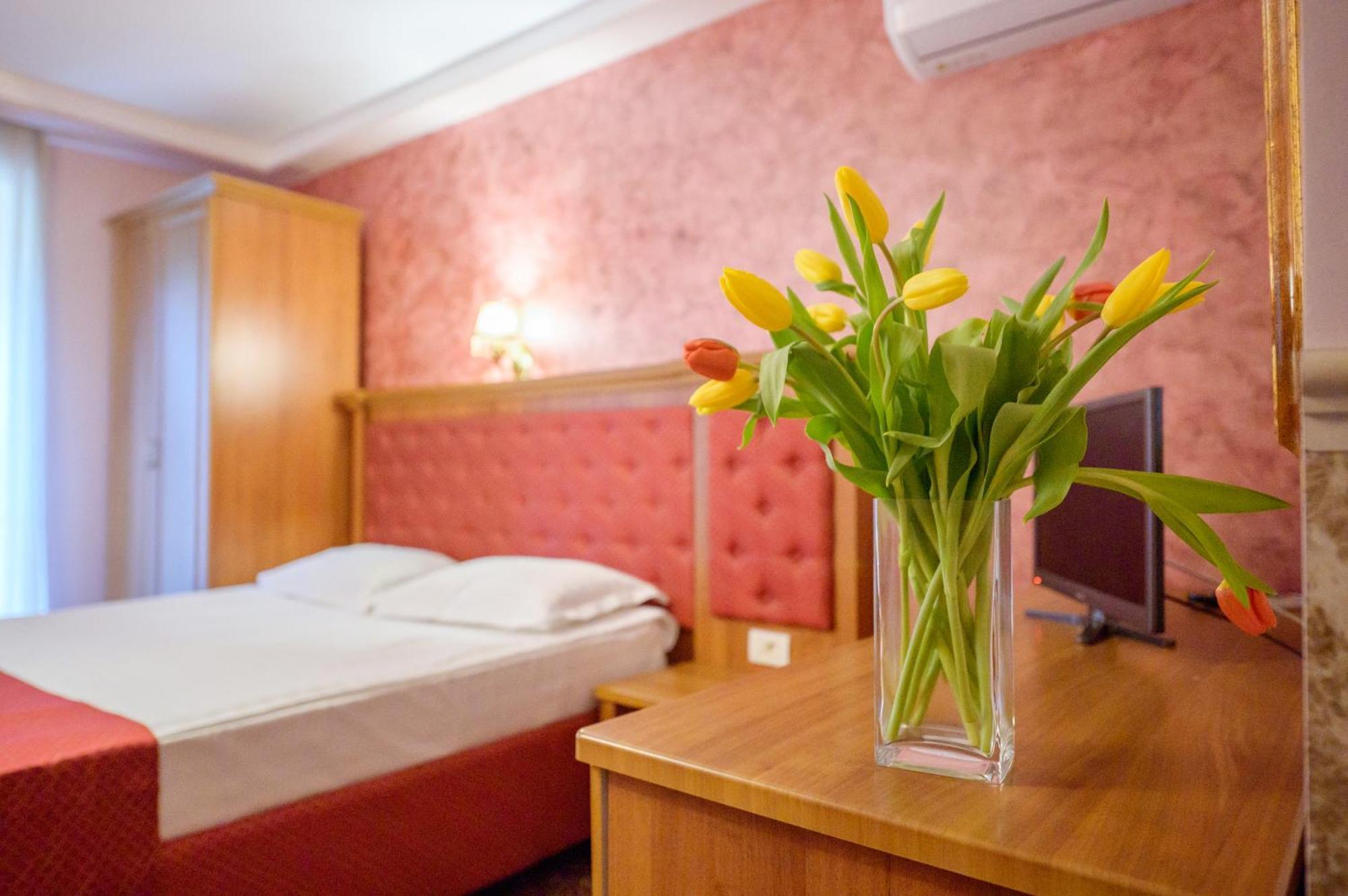 Complex Hotelier Iris-Mimoza Jupiter Buitenkant foto